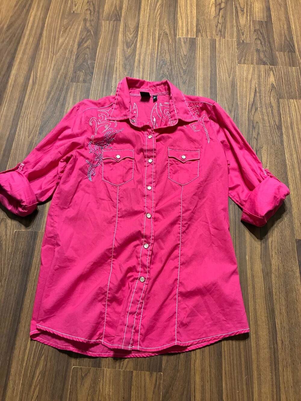 Cruel Women's Hot Pink Embroidered and Studded Western Pearl Snap Shirt